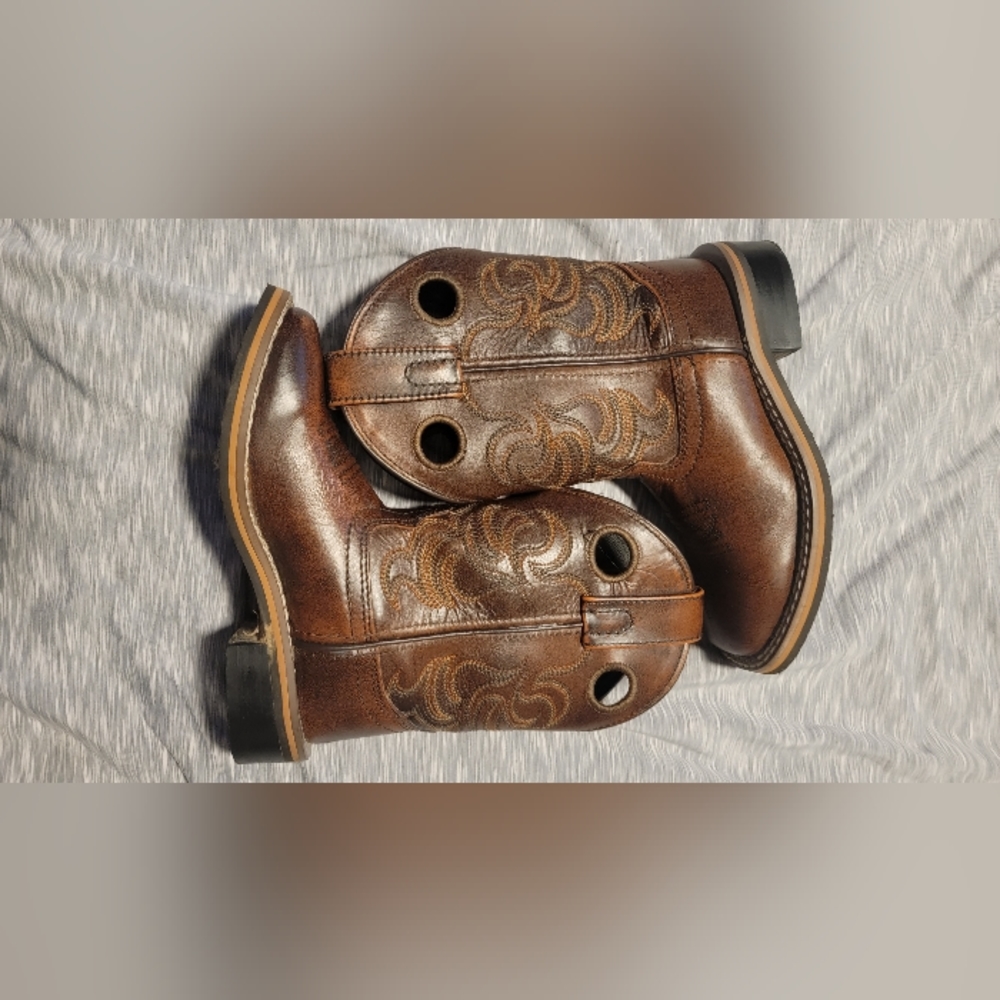 Cowboy boots size 11 toddler